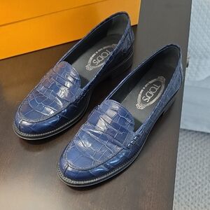 Tod's Navy Blue Croc-Embossed Leather Loafers